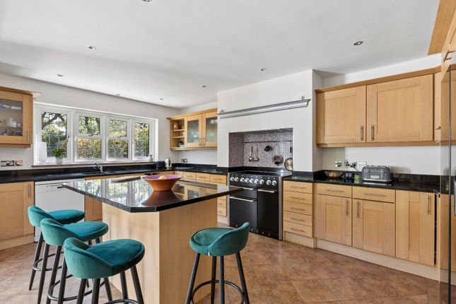 Magnolia, 8, Heatherdene, Leatherhead photo 4