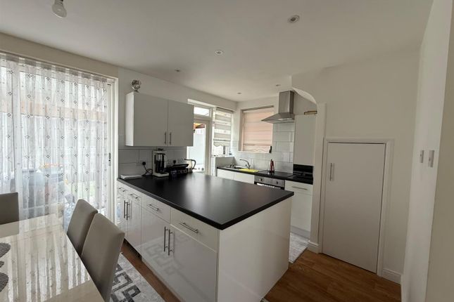 489, South Ordnance Road, Enfield photo 4