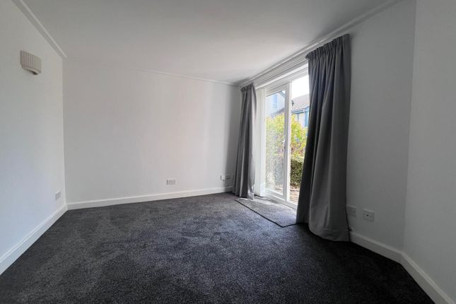 25 Portland Mews, Porthill photo 4