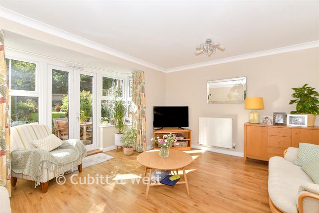17, Payne Close, Crowborough photo 4