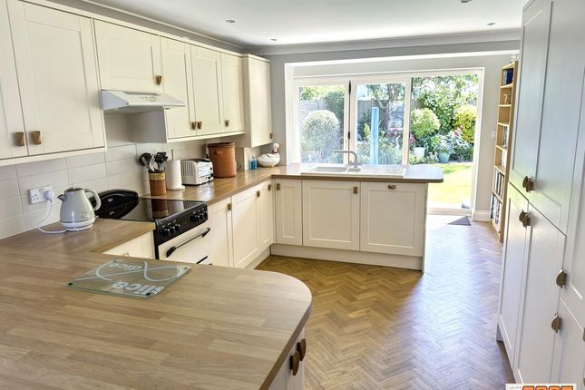 11, Lexden Gardens, Hayling Island photo 3