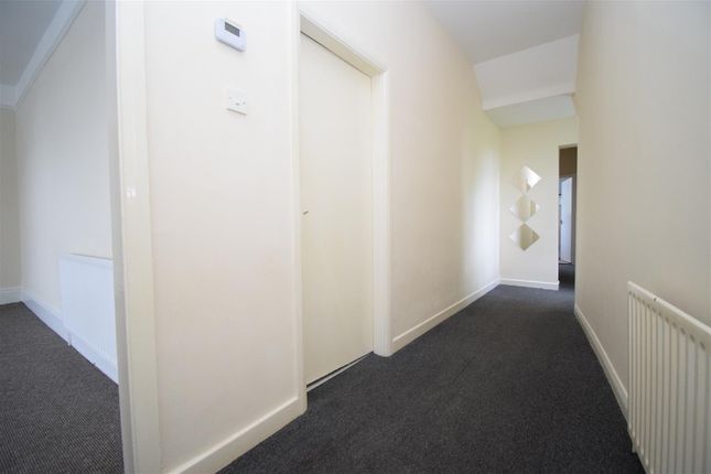 Flat to rent in Belgrave Terrace, Wakefield