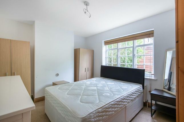 Flat to rent in Neale Close, London