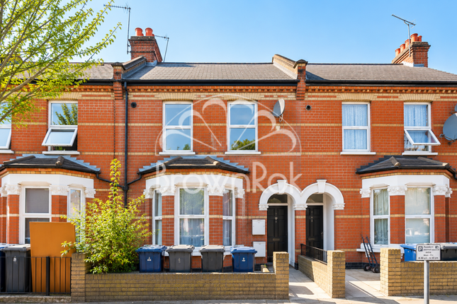 Ravenhurst Avenue, Hendon photo 5