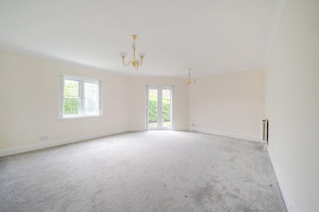 Flat 4, Bartholomew Court, Longcrofte Road, Edgware photo 3