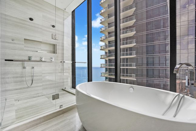 Apartment for sale in 17141 Collins Ave #2902, Sunny Isles Beach, Fl 33160, Usa