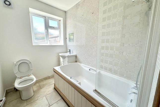Copy, DUM, Second Avenue, Dagenham, Essex photo 4