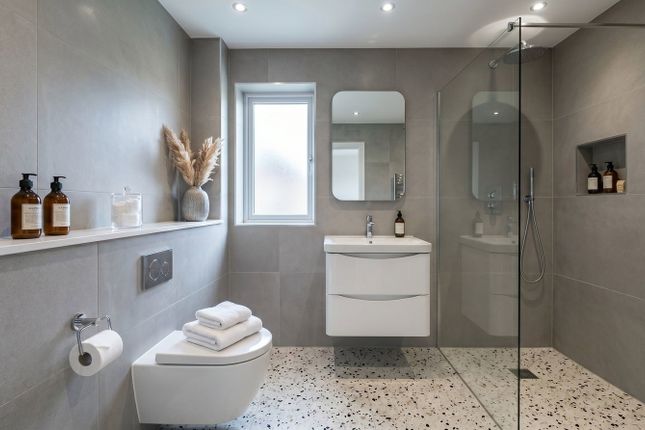 Lyndhurst Court,Flat 25a, Churchfields, London photo 3