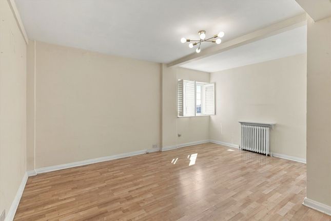 Flat 147, West Kensington Court, Edith Villas, London photo 4