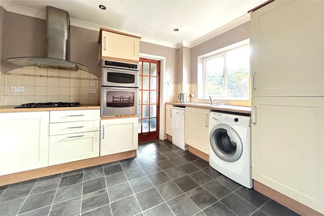 10, Bow Grove, Hook photo 4