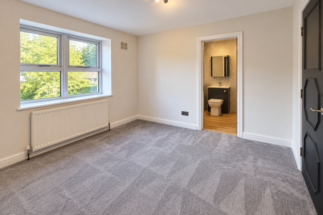 4 Woodleigh Hall Mews, Leeds photo 5