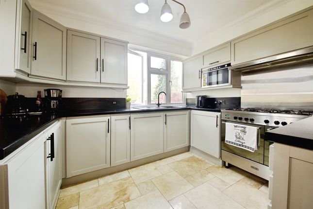 Flat 3, 206, Old Road, Harlow photo 3