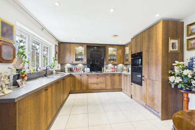 20 Owl Close, Billingshurst photo 3