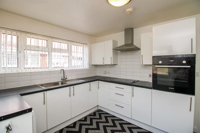 7, Sandringham Close, Pontefract photo 2