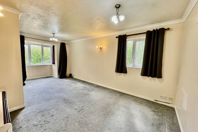 Flat 28, Tor Close, WATERLOOVILLE photo 3