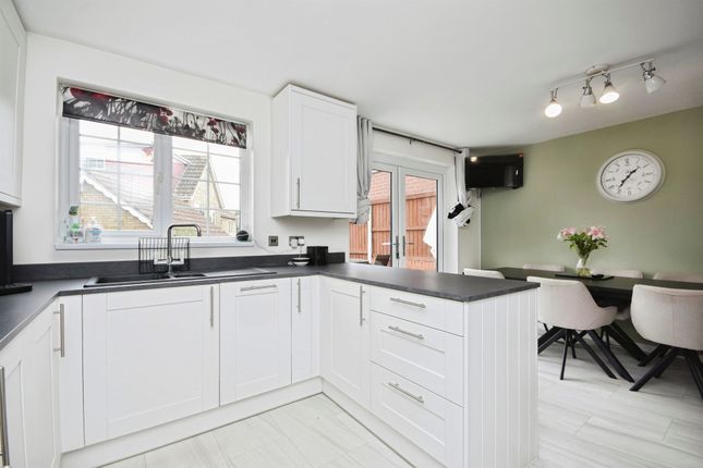 Birch Drive, HALSTEAD photo 3