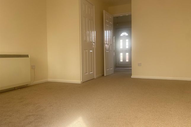 14, Honeysuckle Close, Biggleswade photo 5