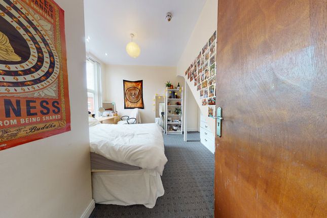 Ebor Place Hyde Park, Leeds photo 5