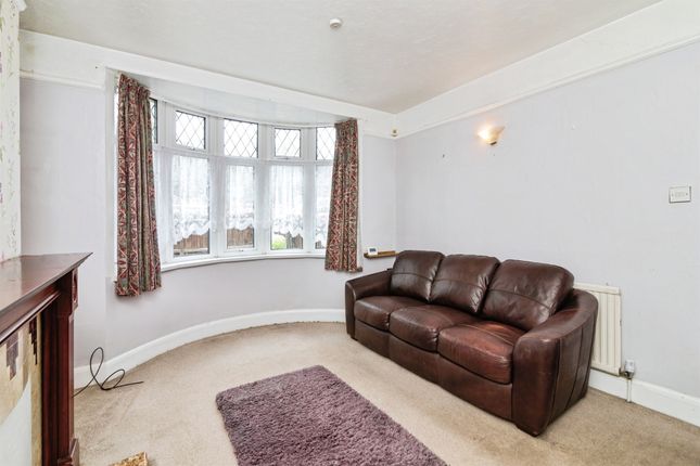 21, Oulton Road, Lowestoft photo 3