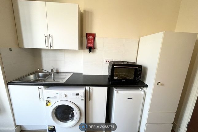 Flat   Archway Road, London photo 2