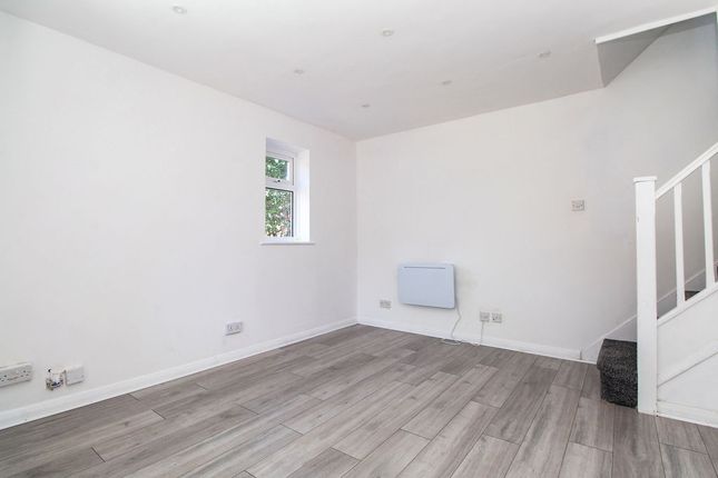 38, Honeysuckle Way, Bedford photo 2