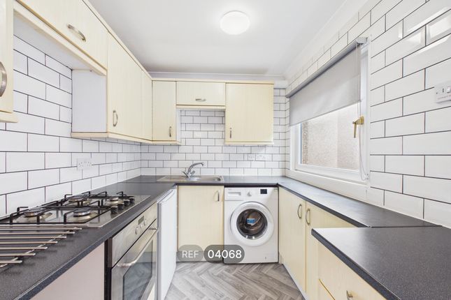 4, Frobisher Gardens, Nottingham, NG5 6ET photo 2