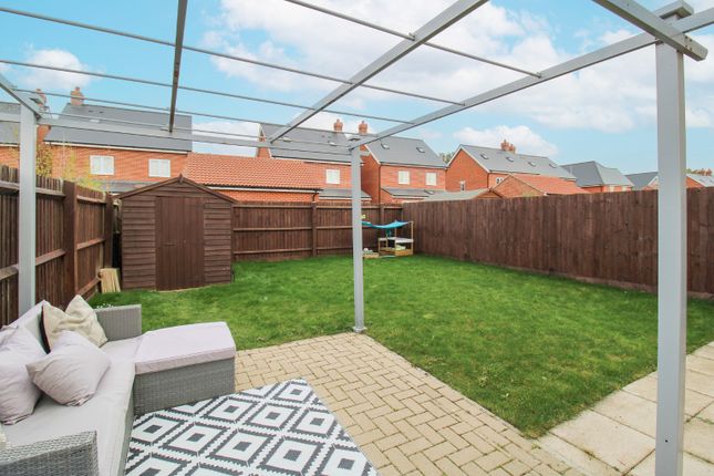 1 Mandarin Way, Colchester, Essex photo 3
