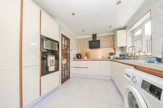 14, Arden Close, COLCHESTER photo 3
