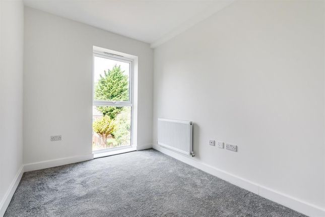 Flat to rent in Cross Street, Chatham