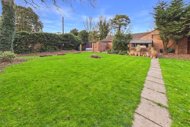 11, Lincoln Court, Hampton photo 3