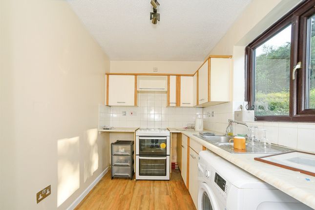 15, The Birches, Swindon photo 2