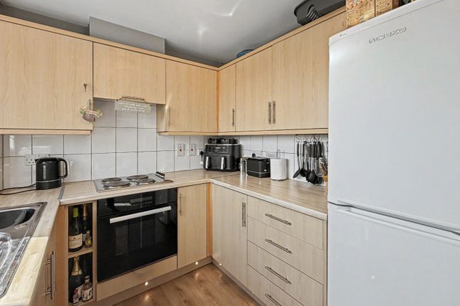 31 Dennetts Close, Daventry, Northamptonshire photo 4