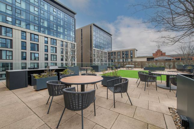 314 Rhodes East, Quarry Hill, Leeds photo 3