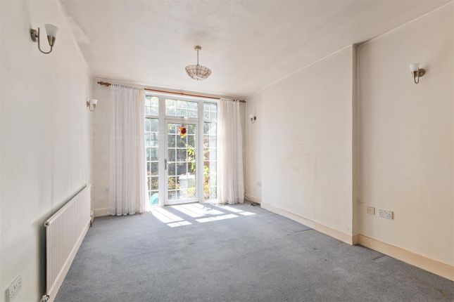 129, Bushey Road, Raynes Park photo 4