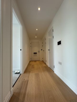 39 Savoy House, 5 Lockgate Road, LONDON photo 4