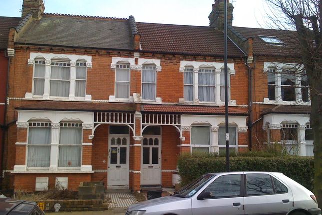 Flat to rent in Hardwicke Road, London