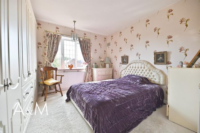 8, Manford Cross, Chigwell photo 4