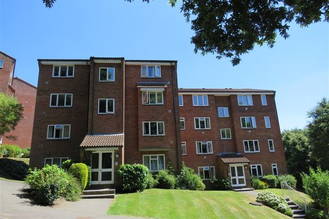 Thumbnail Flat to rent in St. Leonards Park, East Grinstead