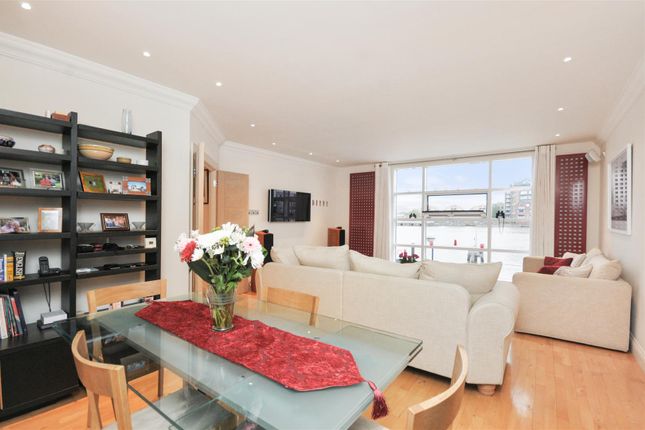 Flat to rent in Clove Hitch Quay, Battersea