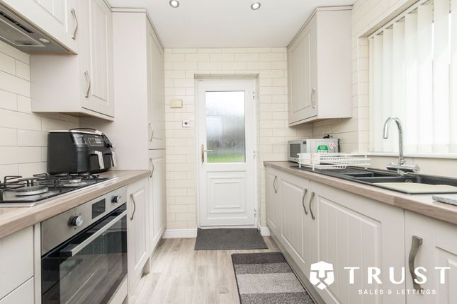 86 Church Lane, Cleckheaton photo 3