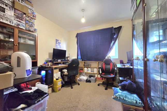 Flat 20, Holland Court, Denmark Road, Gloucester photo 4