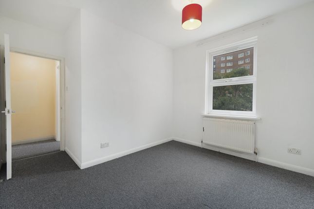 51 Redclyffe Road, London photo 4