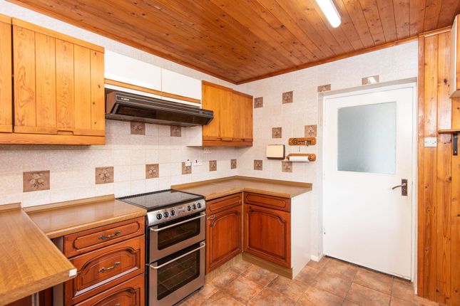 24 Lydgate Drive, Chesterfield photo 3