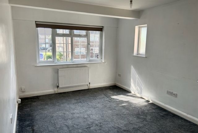 6, Berkeley Court, Southgate photo 4