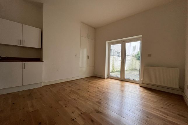 Flat for sale in Claude Place, Roath, Cardiff