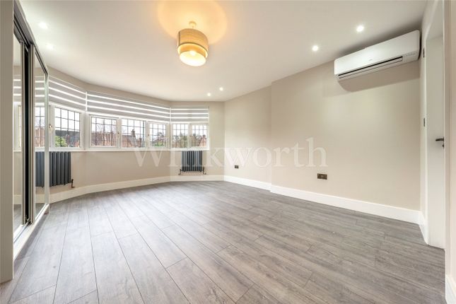 Flat 2, 927, Finchley Road, London photo 3