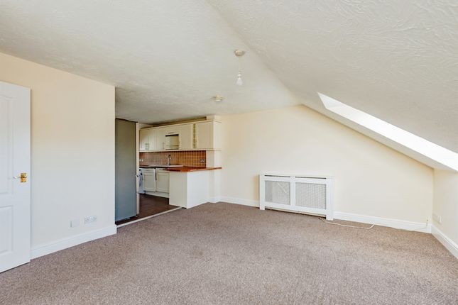Flat 4, 42-44, Victoria Road, Redhill photo 4