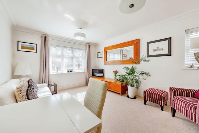 Flat for sale in Wolfendale Close, Merstham, Redhill