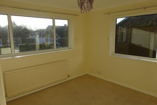 Bungalow to rent in Fairview Gardens, Sturry Canterbury