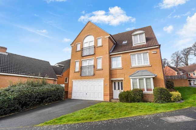 Thumbnail Detached house for sale in Stoneleigh Close, Leeds
